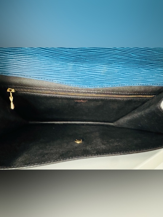 Louis Vuitton Blue Epi Clutch with Gold Accent - Picture 8 of 9